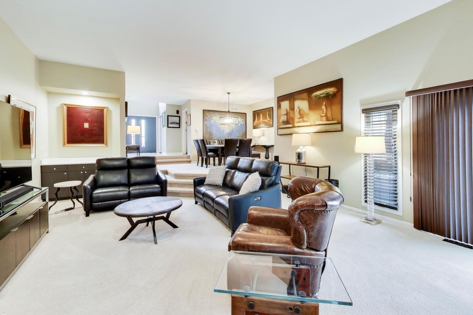 22 Rodeo Drive, Burr Ridge, IL 60527