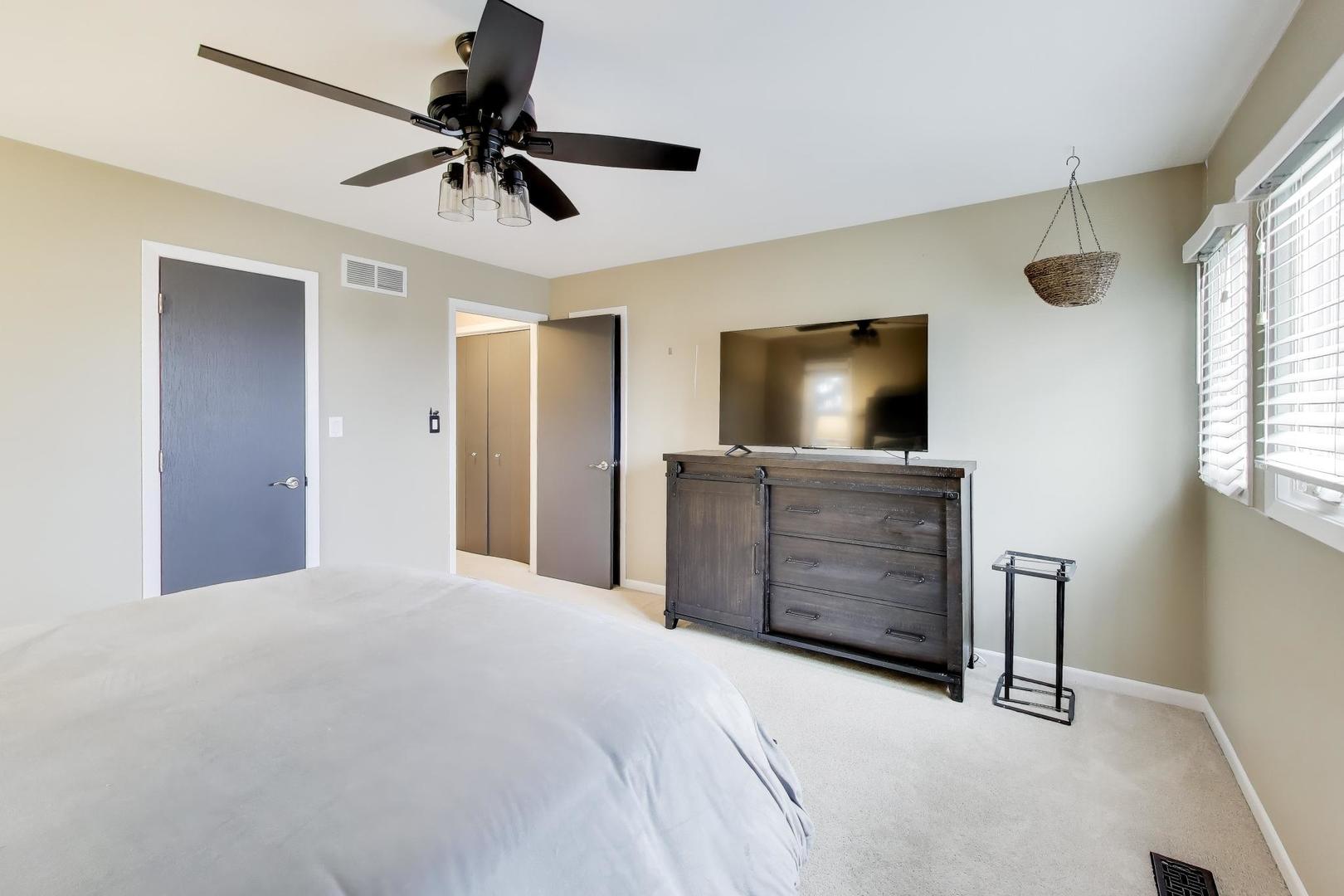 22 Rodeo Drive, Burr Ridge, IL 60527