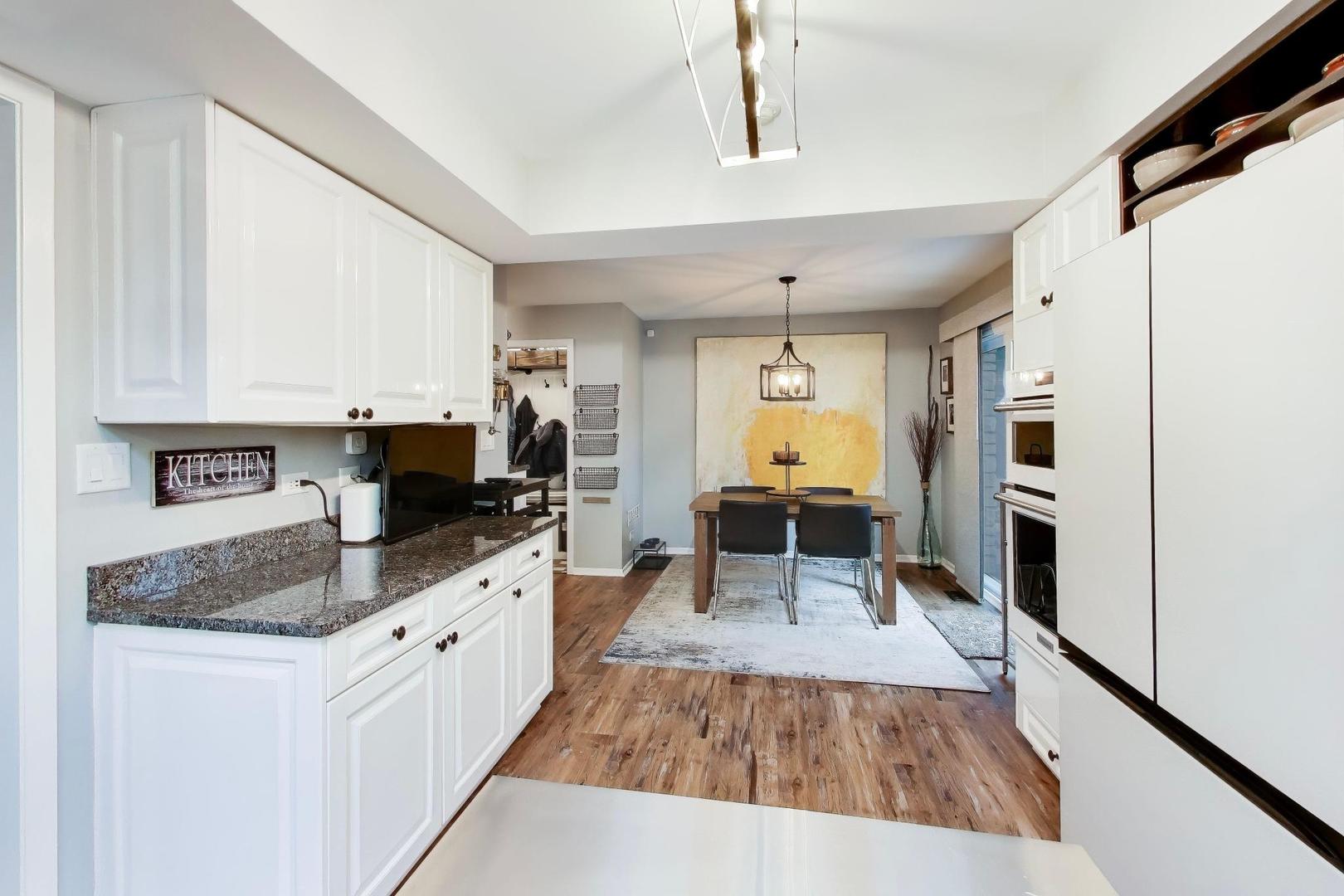 22 Rodeo Drive, Burr Ridge, IL 60527