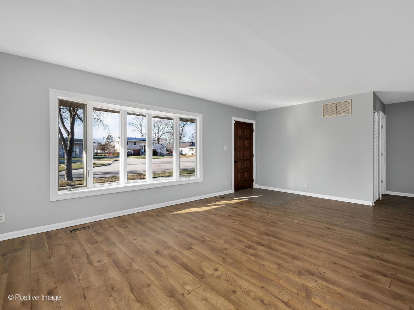 27 Hawthorne Lane, Streamwood, IL 60107