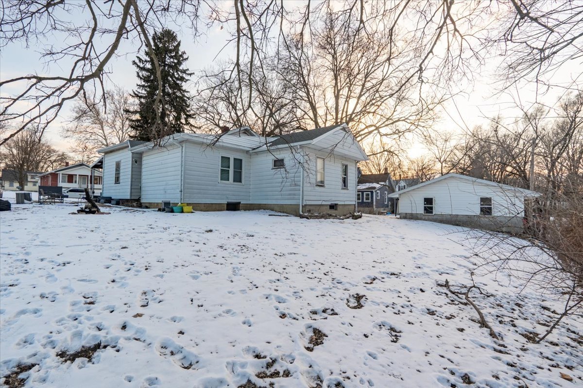 1003 W Jackson Street, Bloomington, IL 61701