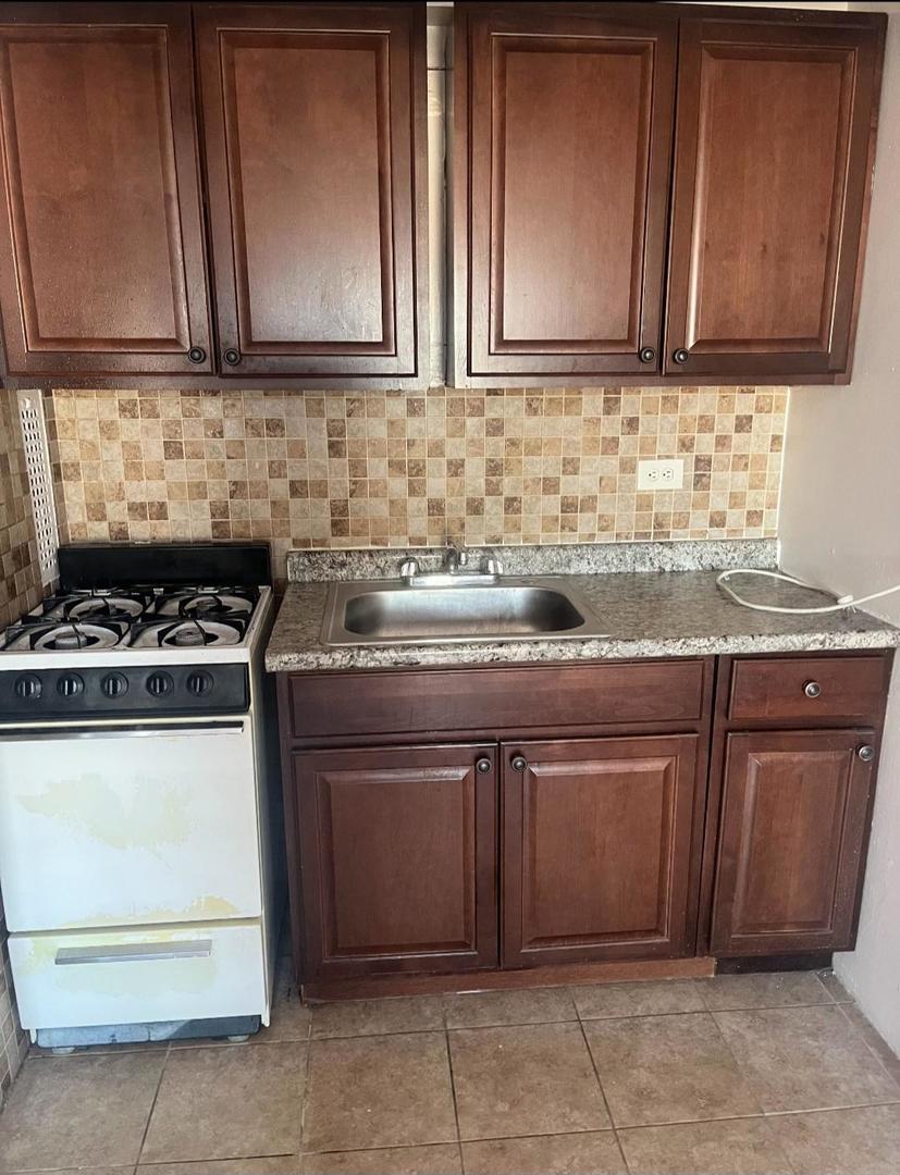 2610 W Berwyn Avenue #208, Chicago, IL 60625