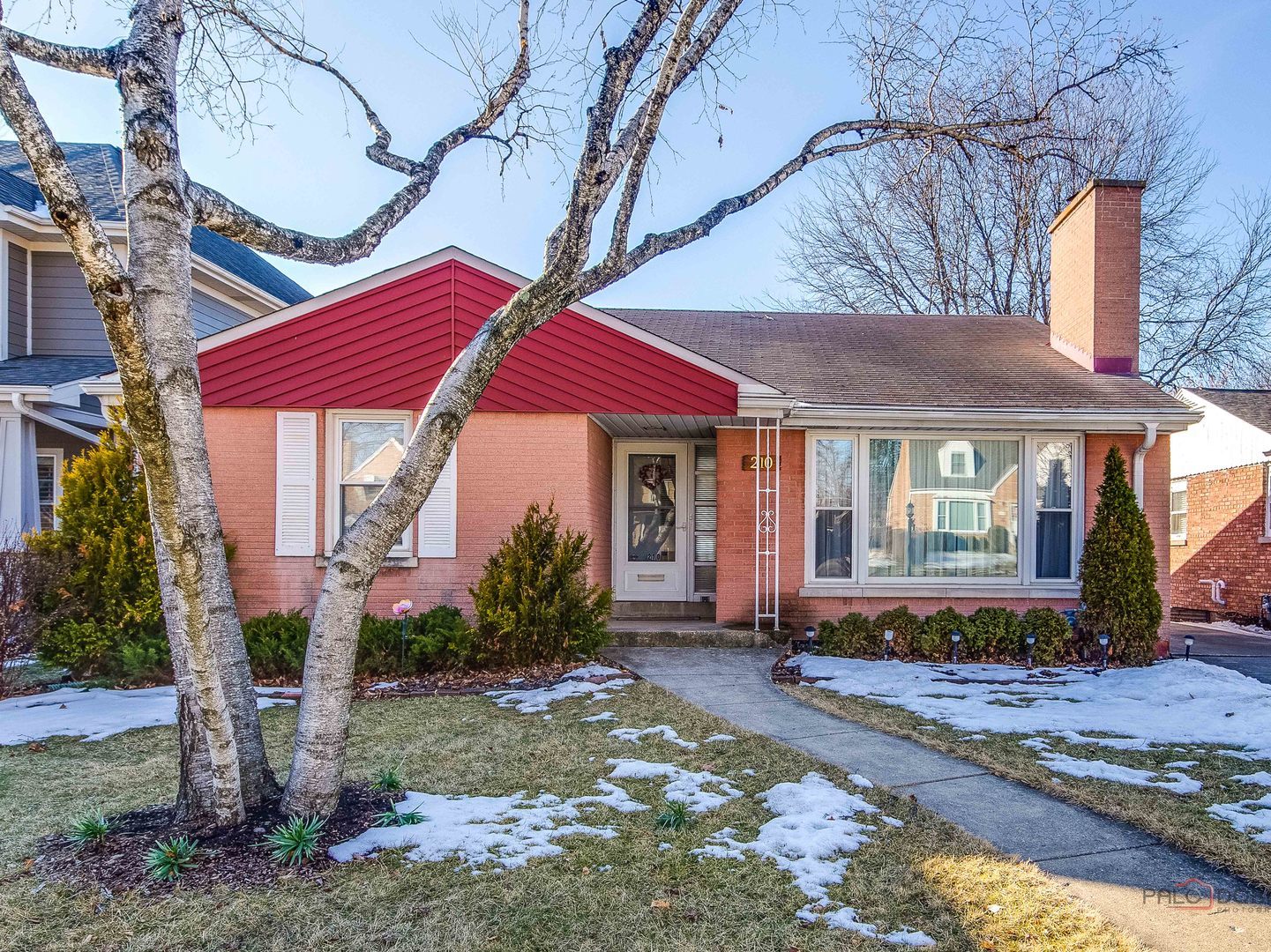 210 S Wa Pella Avenue, Mount Prospect, IL 60056