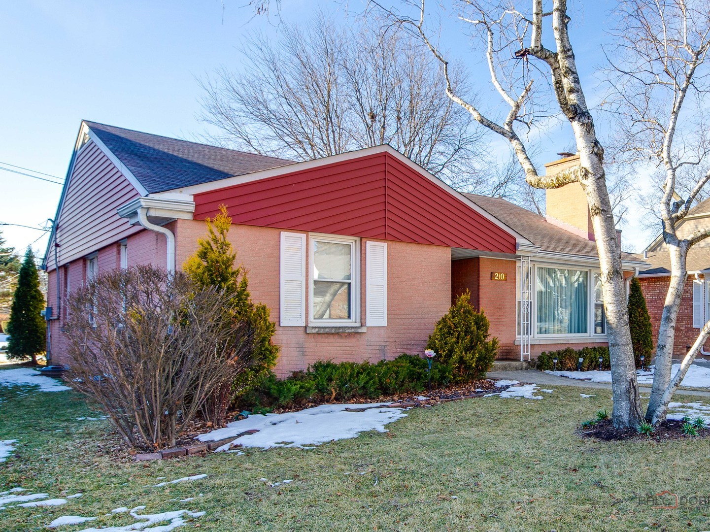 210 S Wa Pella Avenue, Mount Prospect, IL 60056