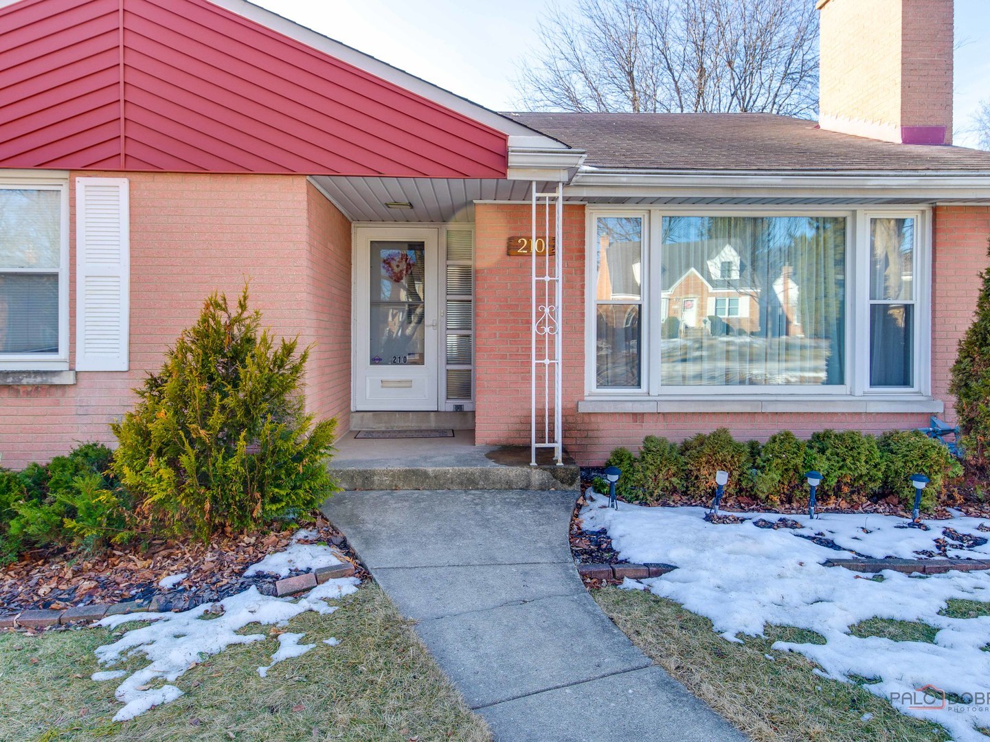 210 S Wa Pella Avenue, Mount Prospect, IL 60056