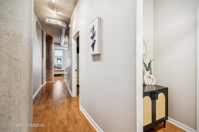 700 N Larrabee Street #905, Chicago, IL 60654