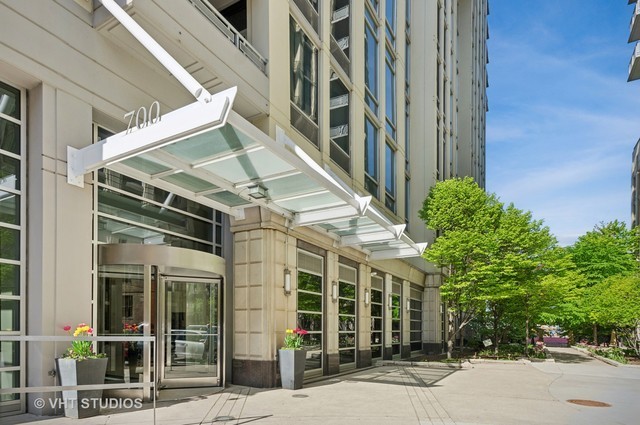 700 N Larrabee Street #905, Chicago, IL 60654