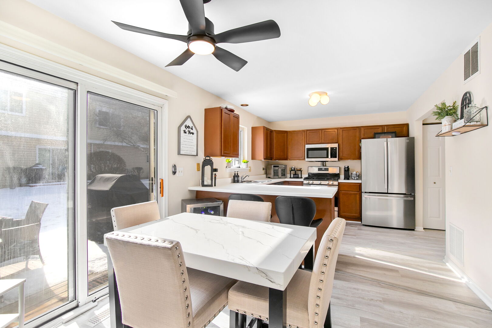 1879 Independence Court, Gurnee, IL 60031