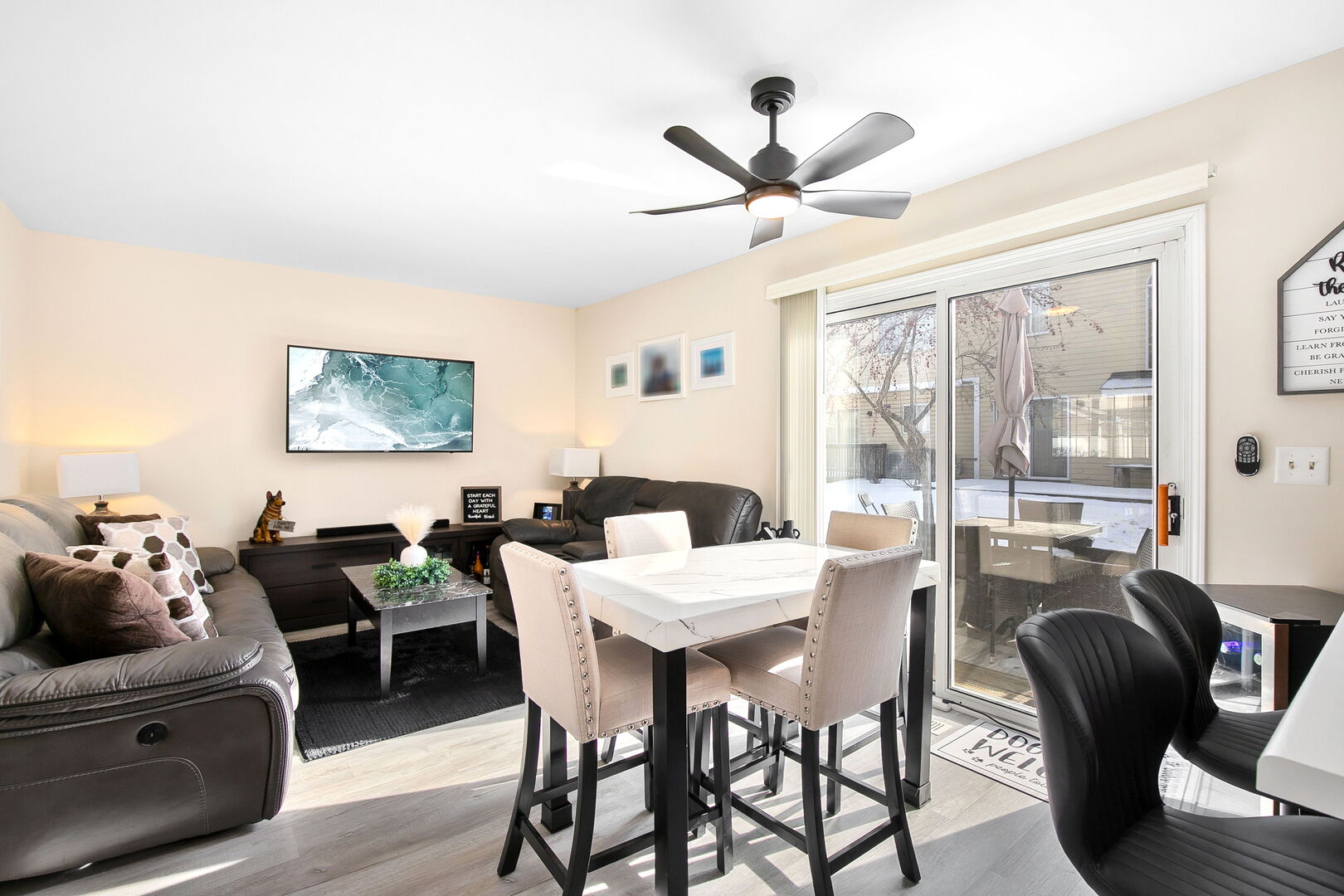 1879 Independence Court, Gurnee, IL 60031