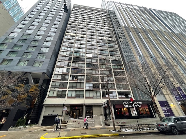 230 E Ontario Street #402, Chicago, IL 60611