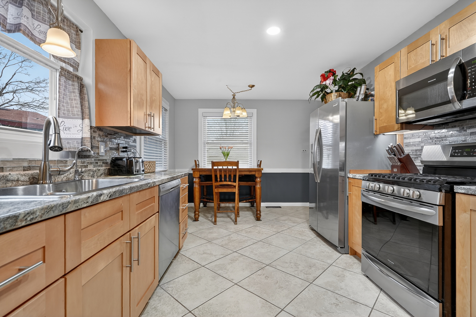 203 S See Gwun Avenue, Mount Prospect, IL 60056