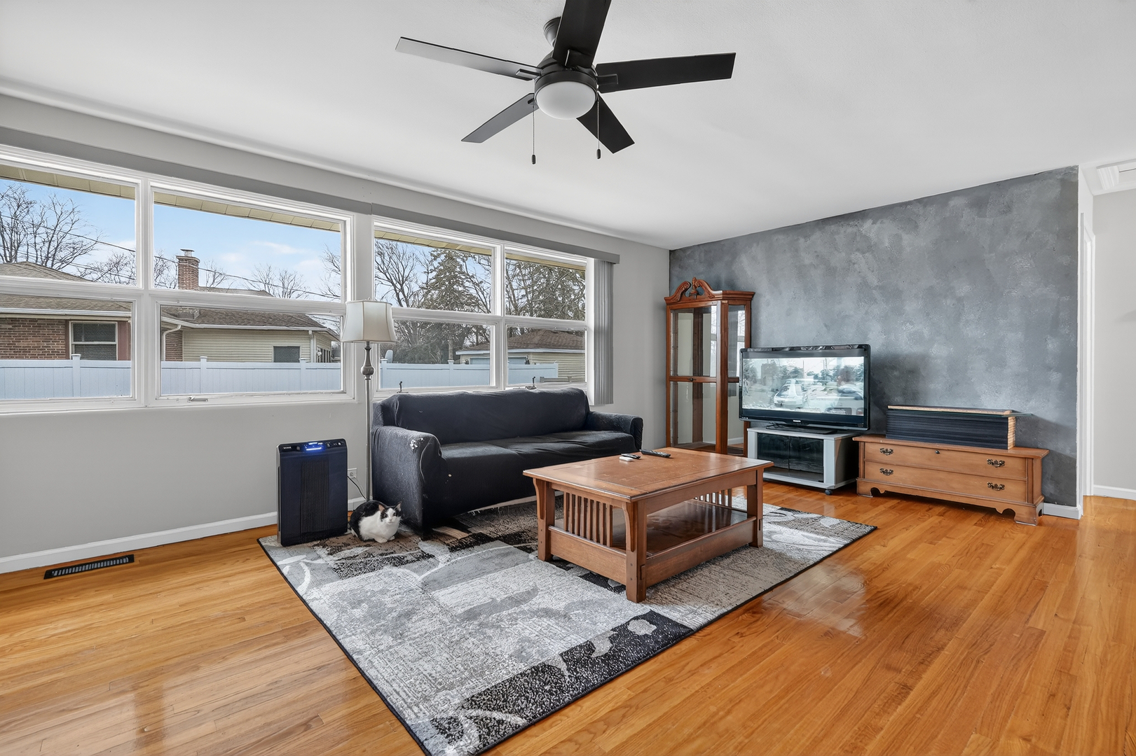 203 S See Gwun Avenue, Mount Prospect, IL 60056