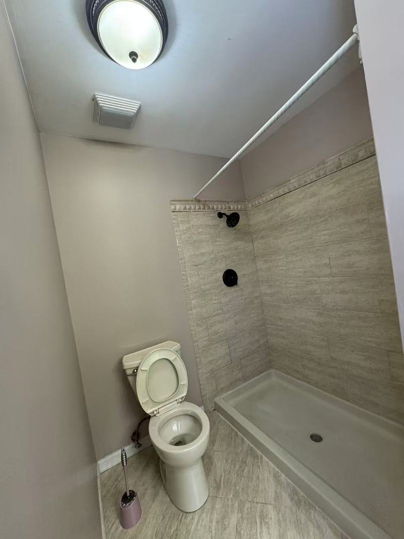 30W011 Kensington Drive, Warrenville, IL 60555