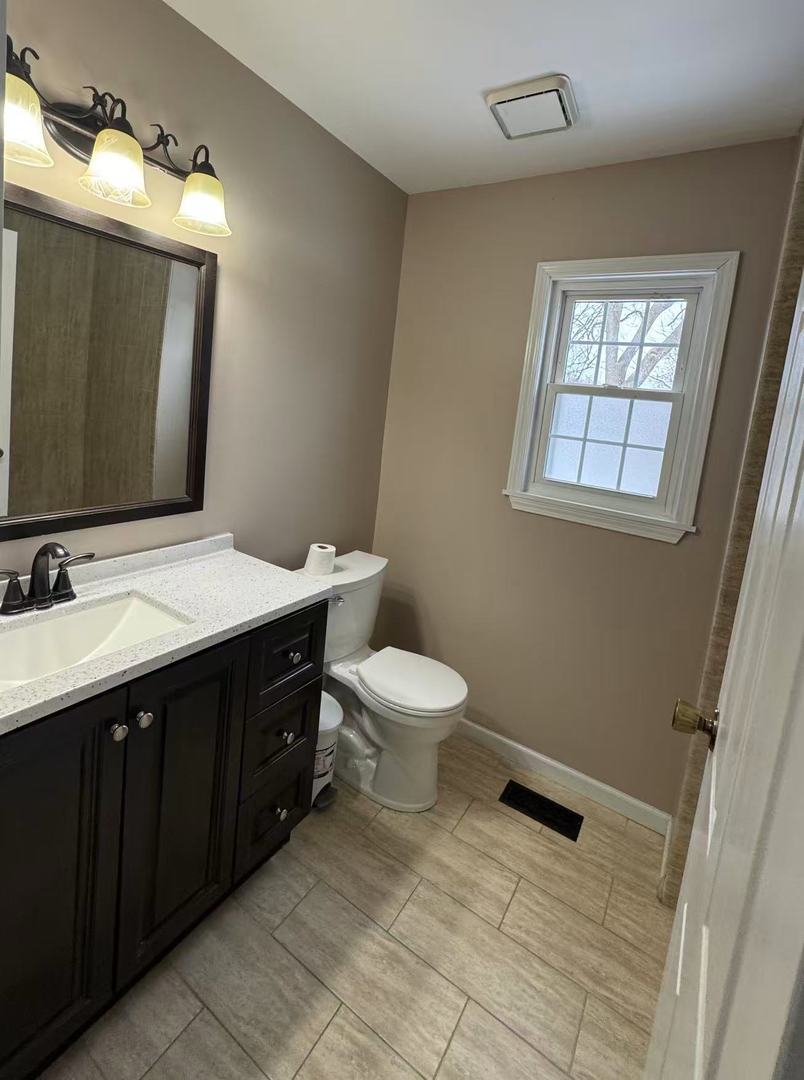 30W011 Kensington Drive, Warrenville, IL 60555