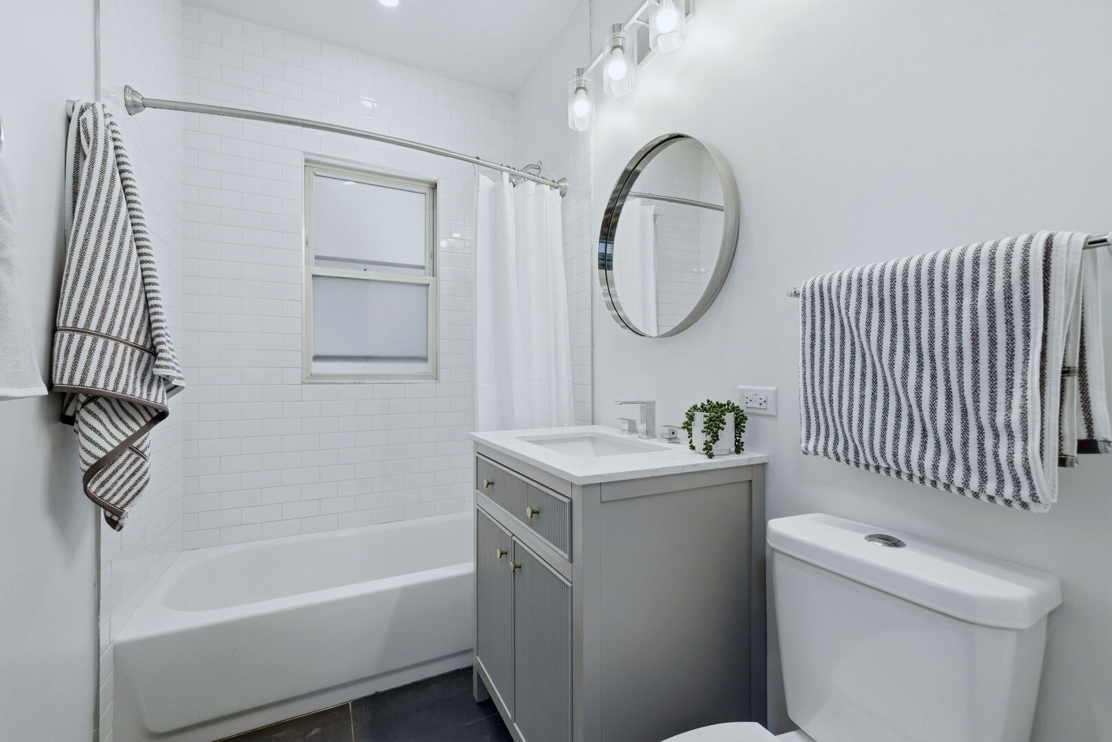 131 E 72nd Street #2E, Chicago, IL 60619