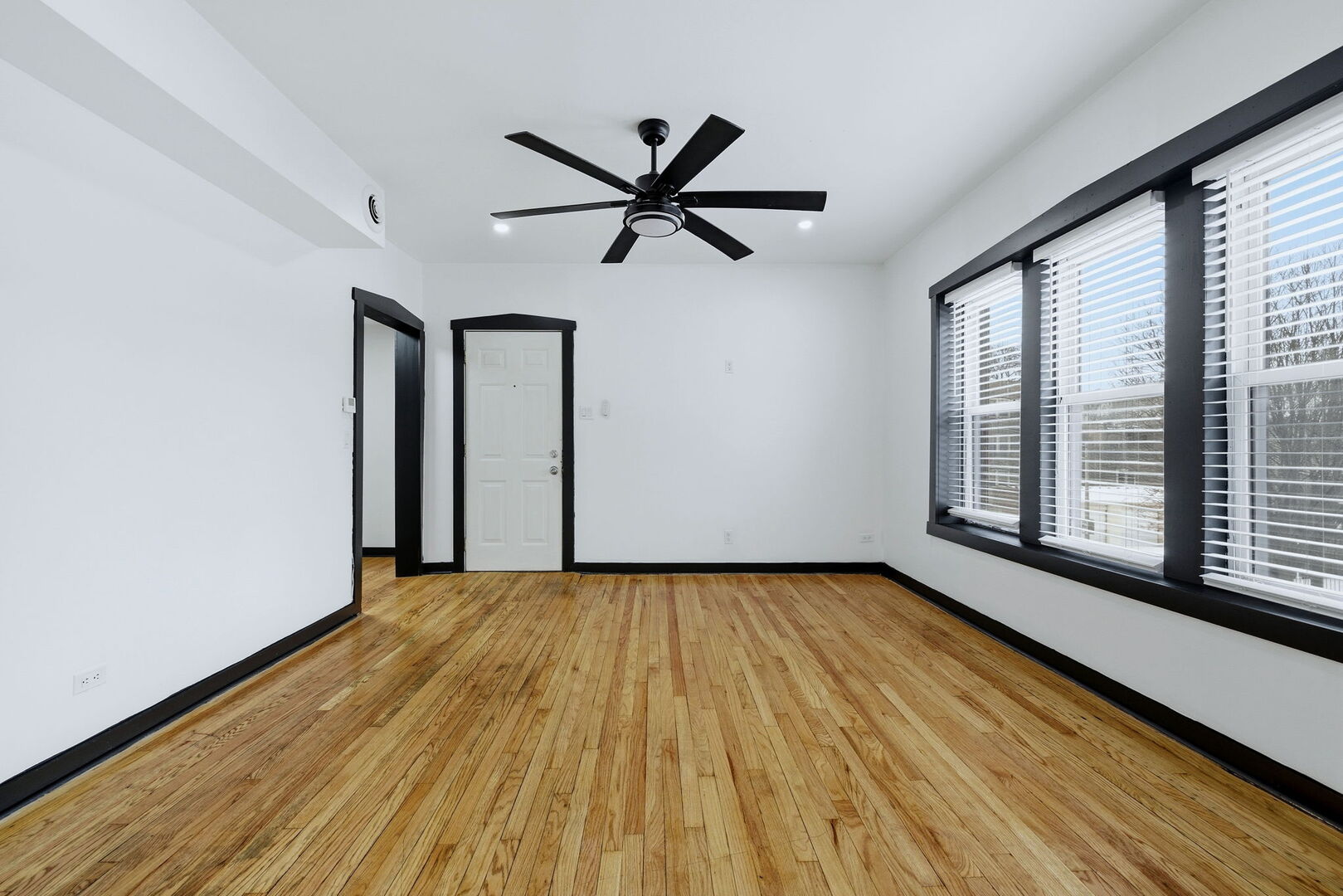 131 E 72nd Street #2E, Chicago, IL 60619