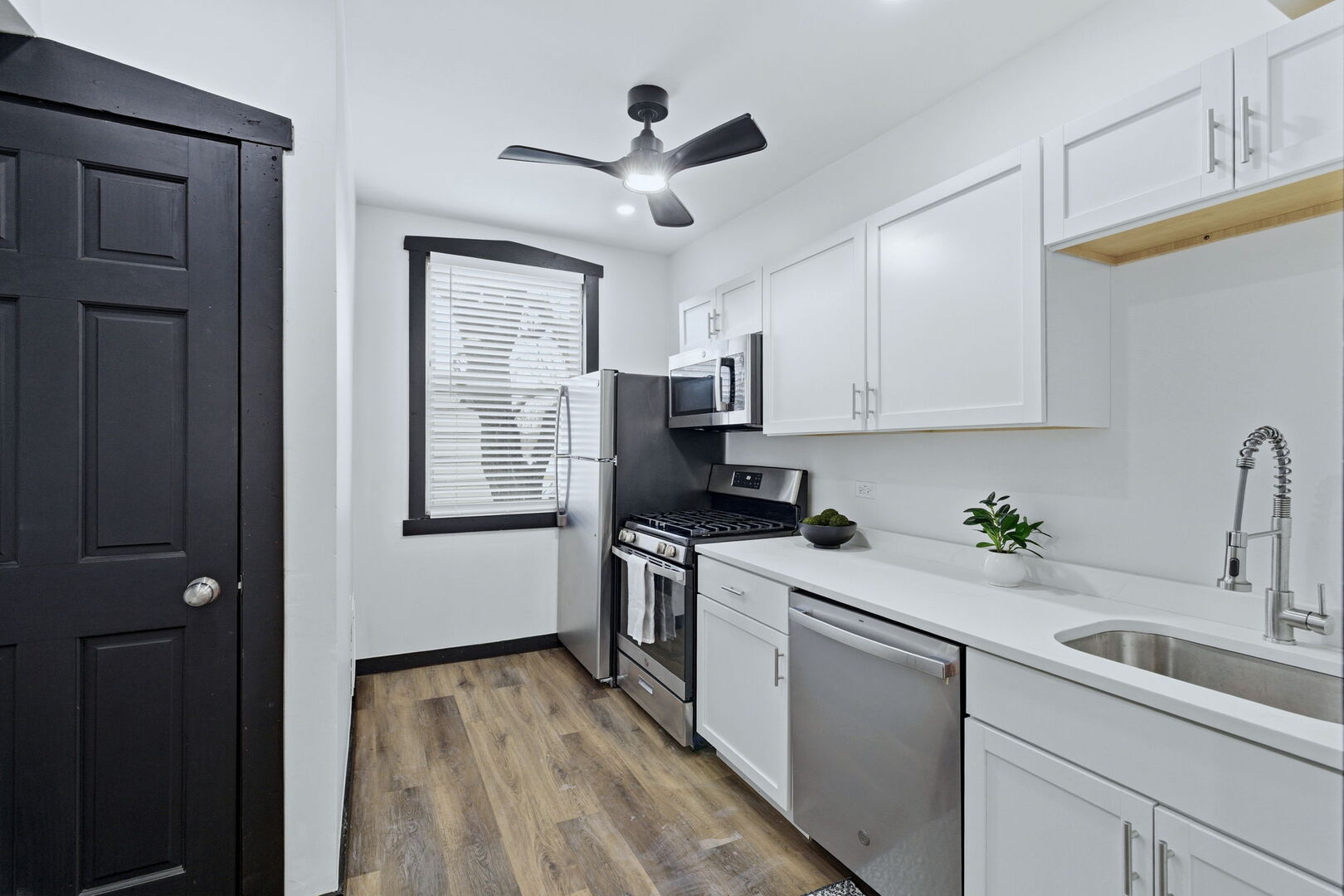 131 E 72nd Street #2E, Chicago, IL 60619