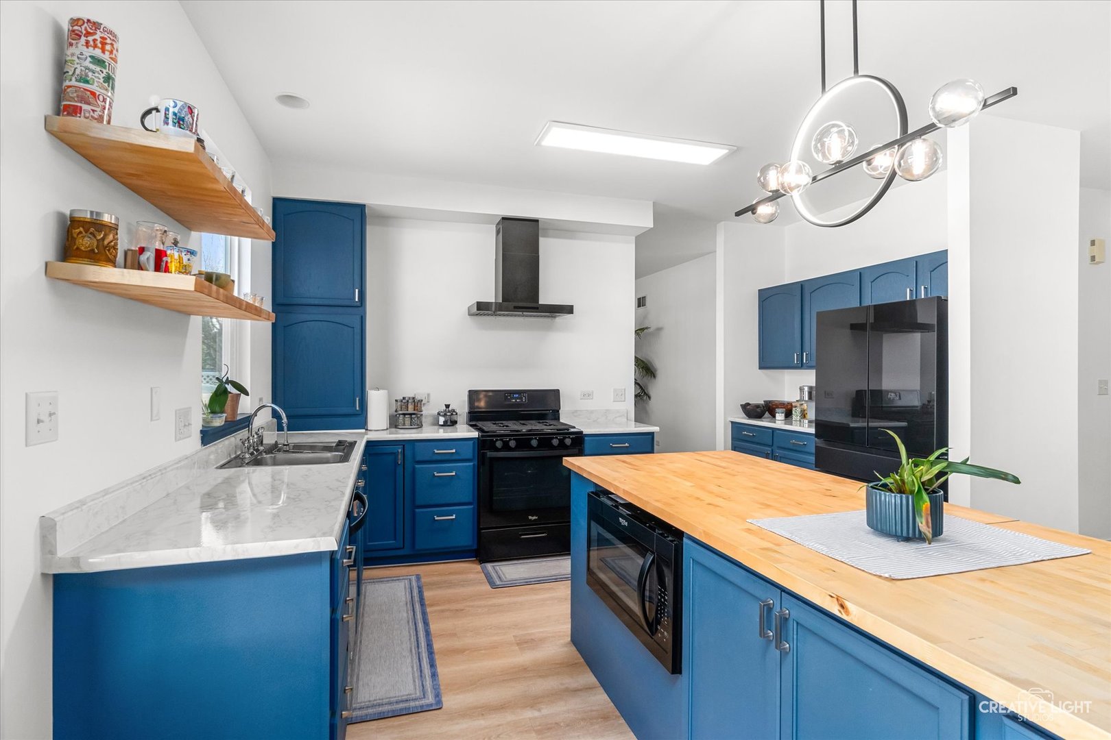 951 Canyon Trail Court, Yorkville, IL 60560