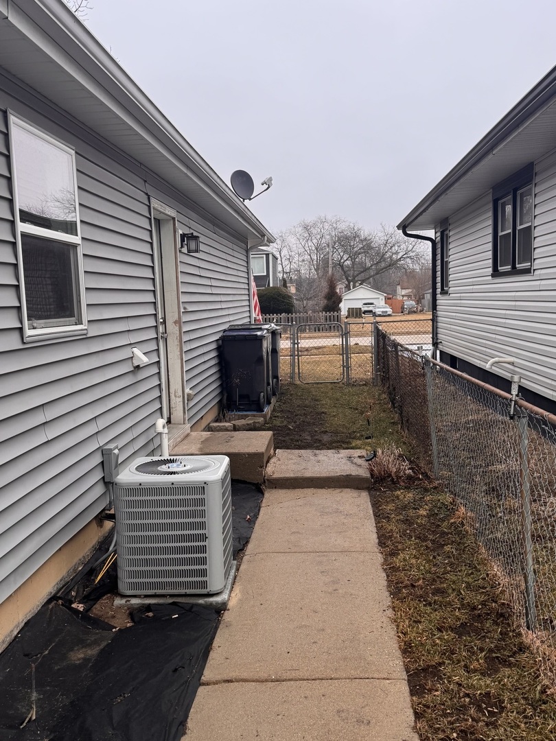 3002 Gilead Avenue, Zion, IL 60099