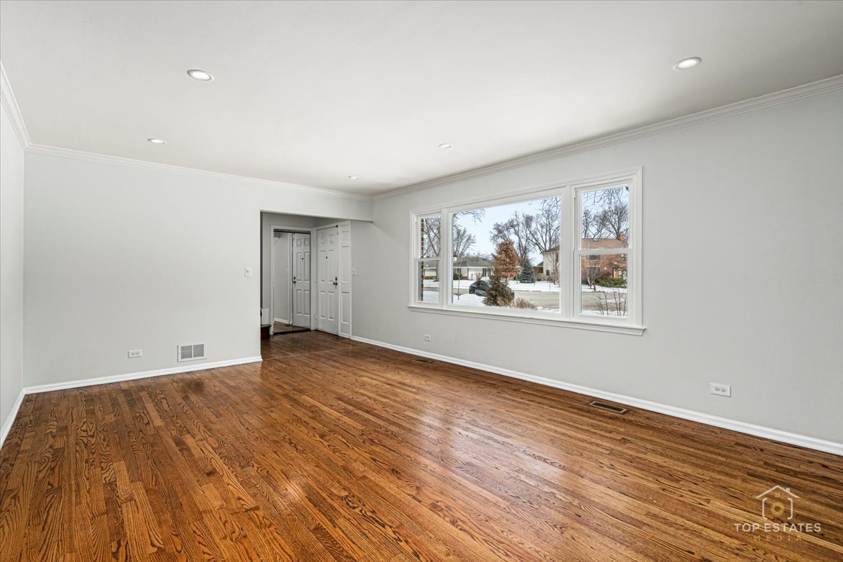 931 CANTERBURY Drive, Schaumburg, IL 60195