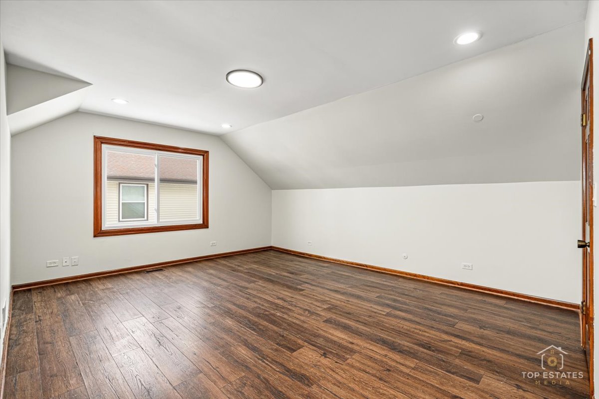 931 CANTERBURY Drive, Schaumburg, IL 60195