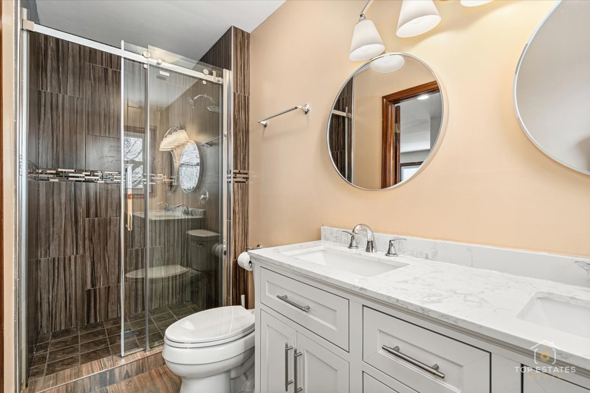 931 CANTERBURY Drive, Schaumburg, IL 60195