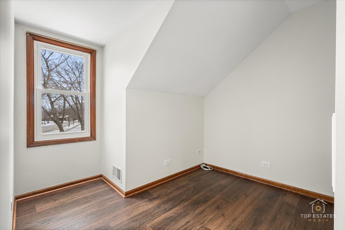 931 CANTERBURY Drive, Schaumburg, IL 60195