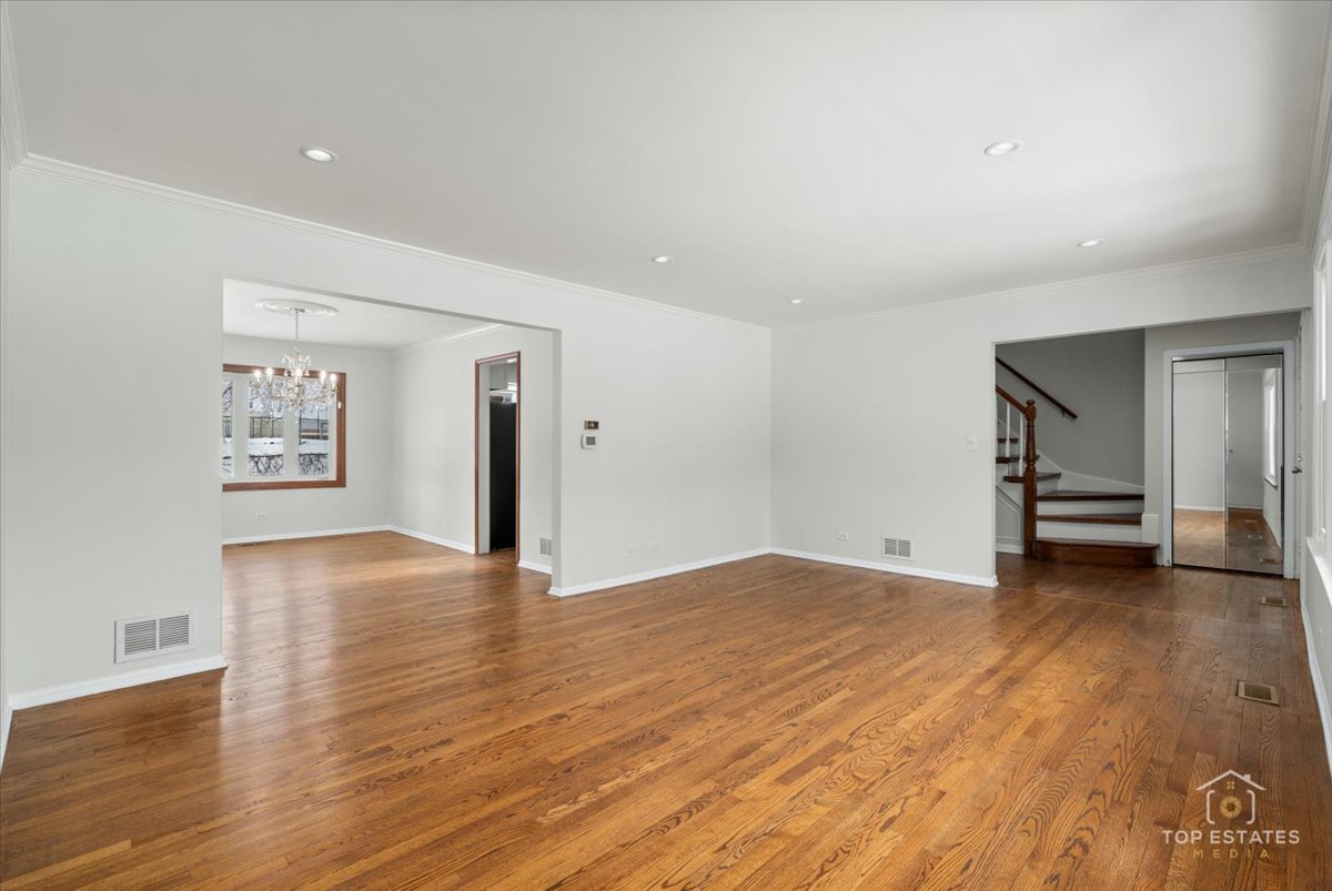 931 CANTERBURY Drive, Schaumburg, IL 60195