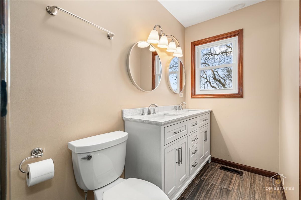 931 CANTERBURY Drive, Schaumburg, IL 60195