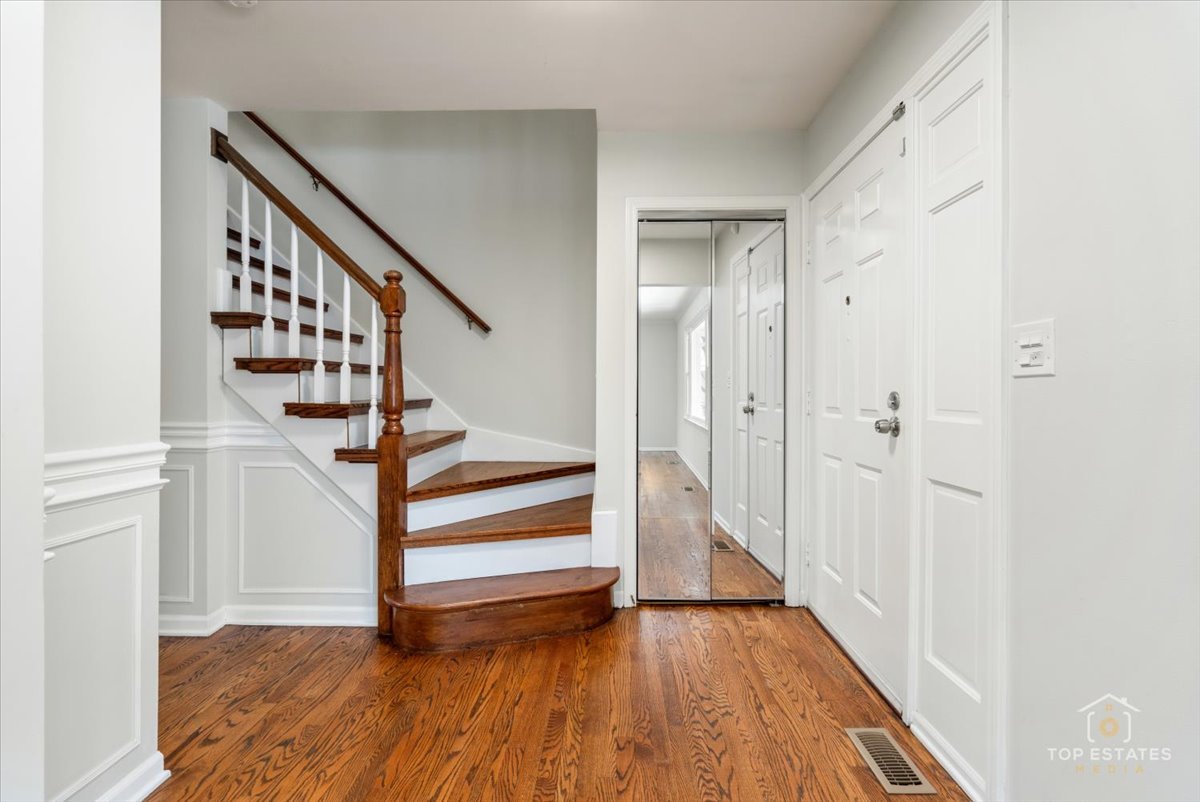 931 CANTERBURY Drive, Schaumburg, IL 60195