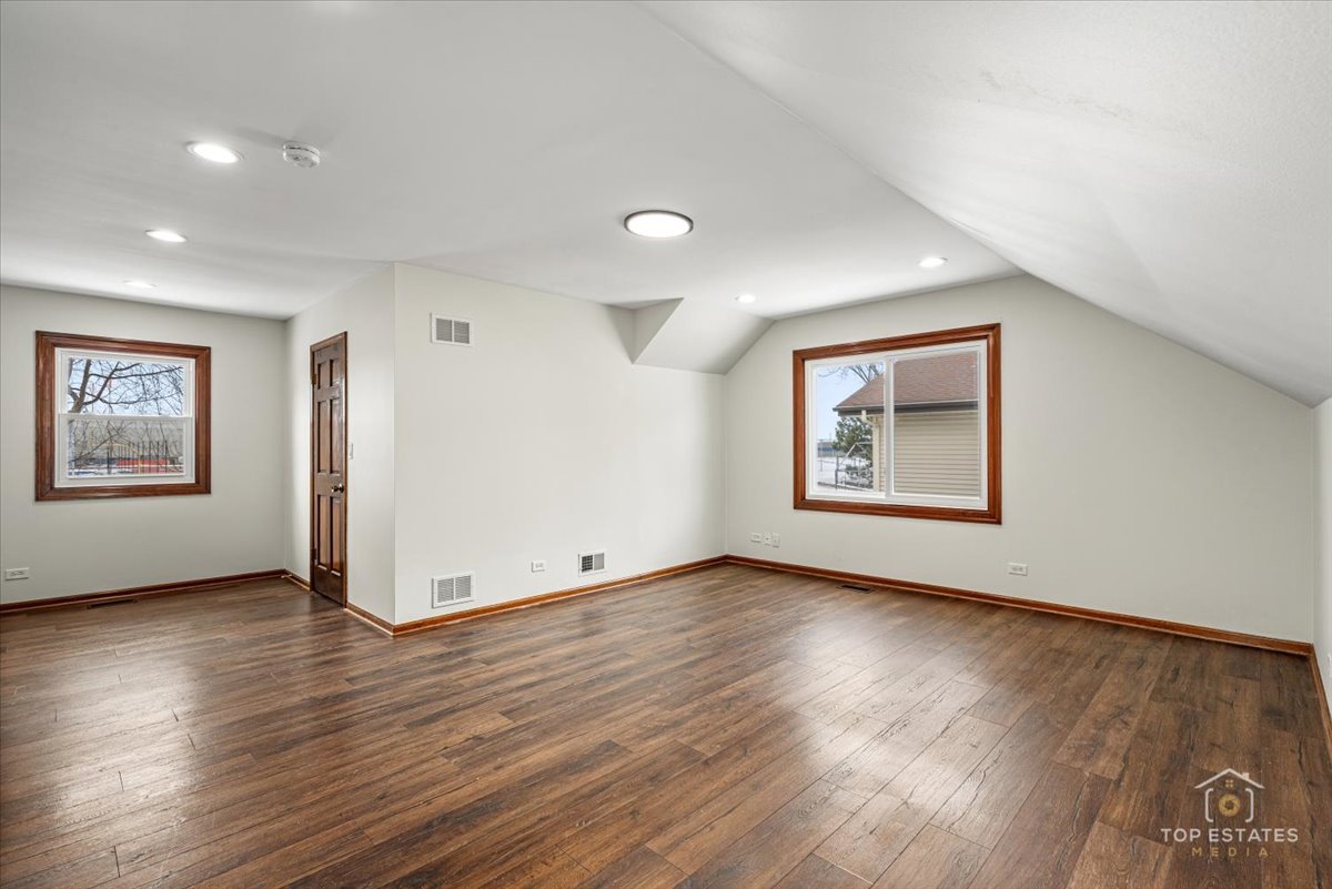 931 CANTERBURY Drive, Schaumburg, IL 60195