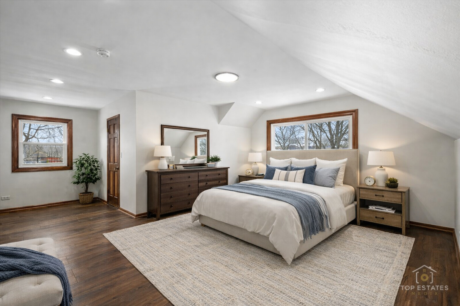 931 CANTERBURY Drive, Schaumburg, IL 60195