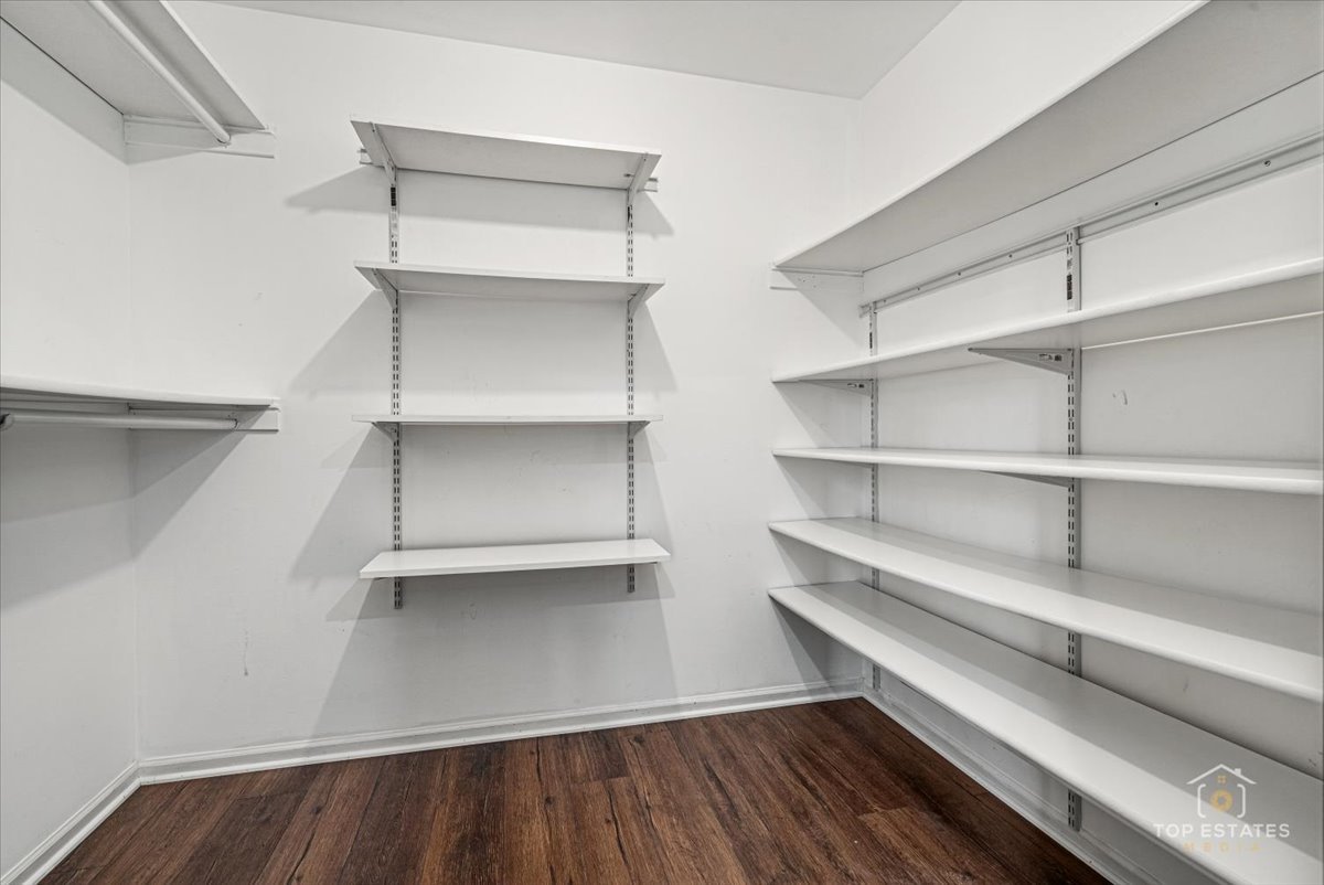 931 CANTERBURY Drive, Schaumburg, IL 60195