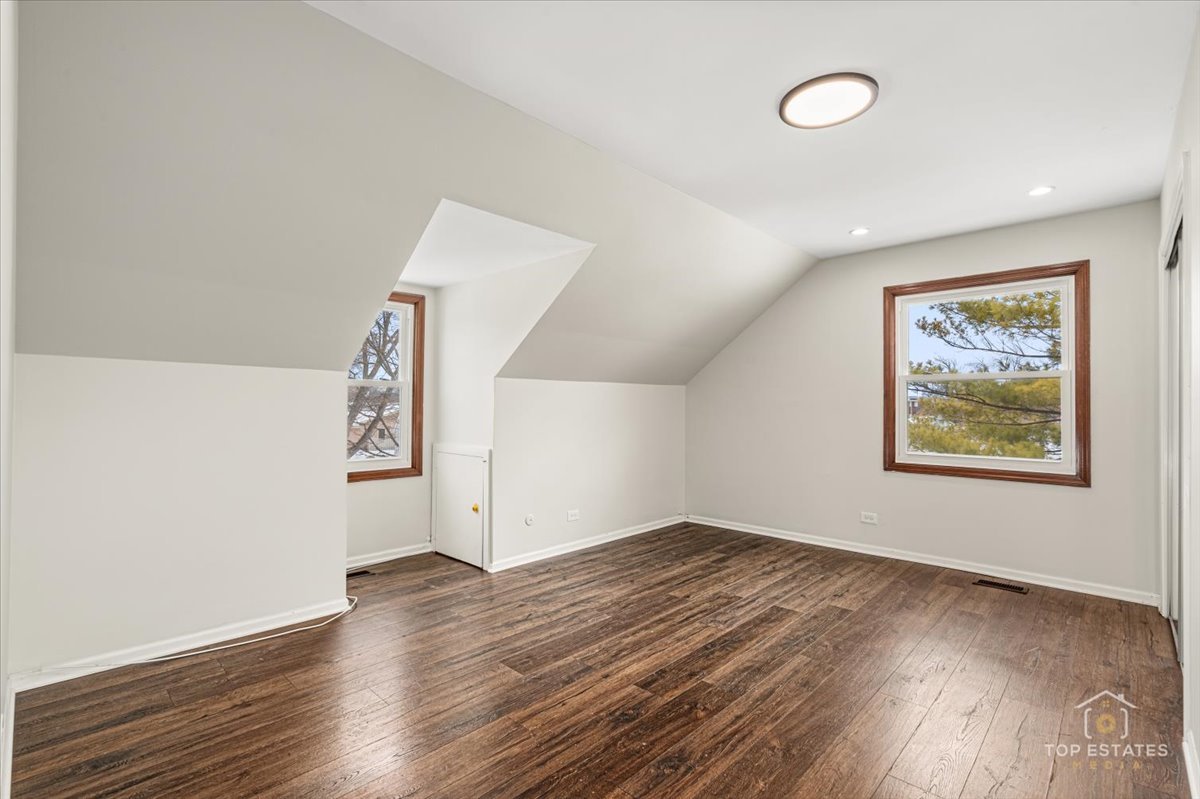 931 CANTERBURY Drive, Schaumburg, IL 60195