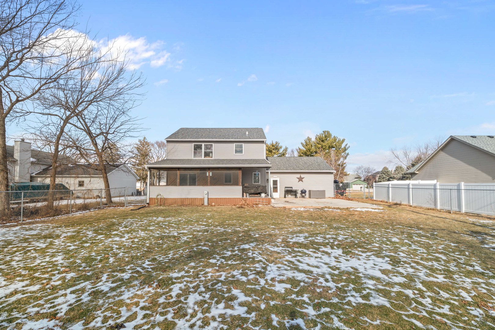 954 HOLIDAY Drive, Lake Holiday, IL 60548