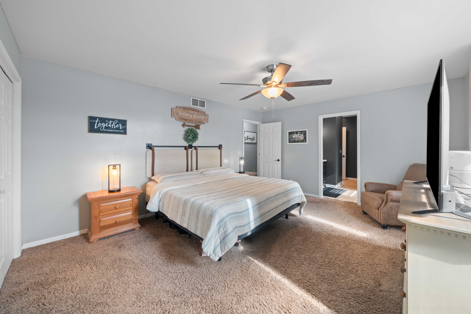 954 HOLIDAY Drive, Lake Holiday, IL 60548