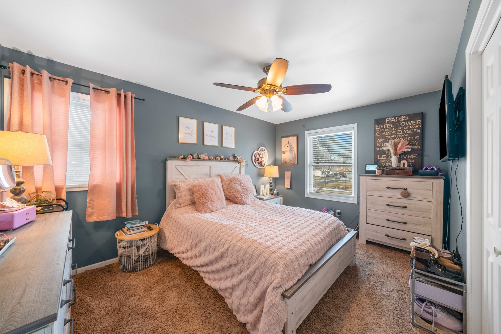 954 HOLIDAY Drive, Lake Holiday, IL 60548