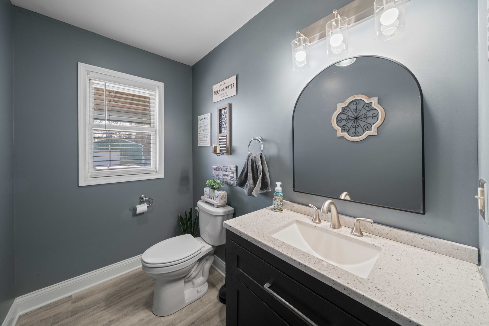 954 HOLIDAY Drive, Lake Holiday, IL 60548