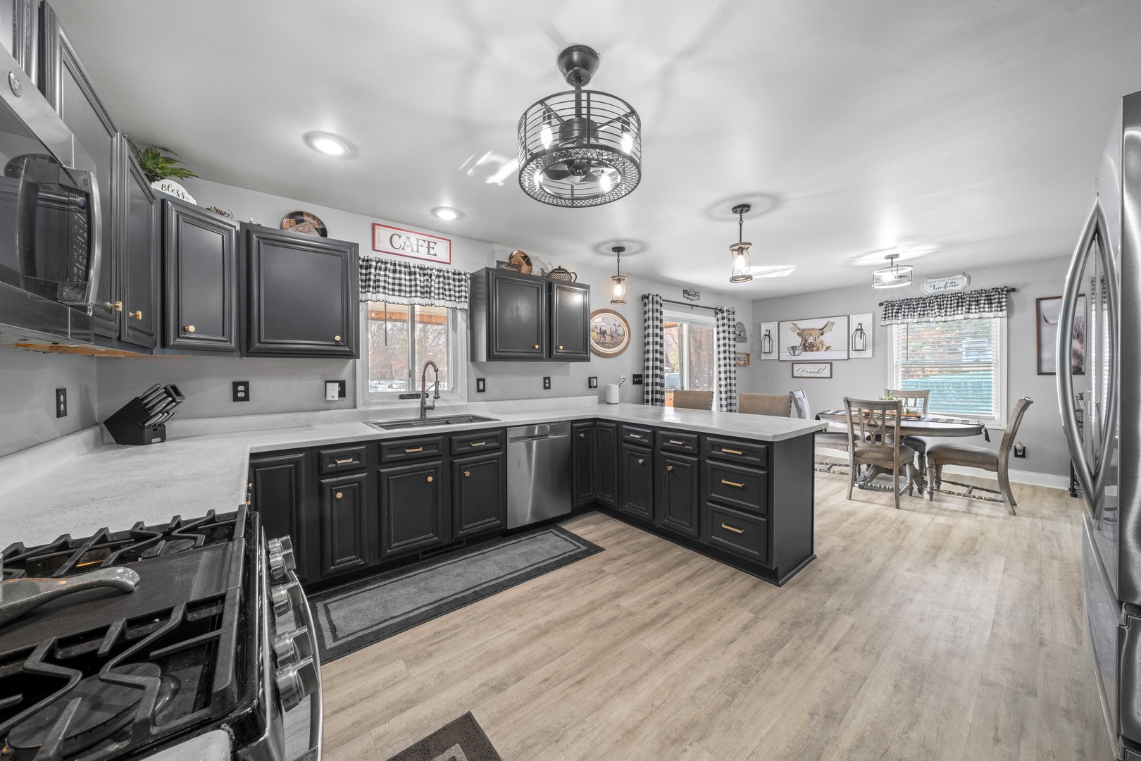 954 HOLIDAY Drive, Lake Holiday, IL 60548