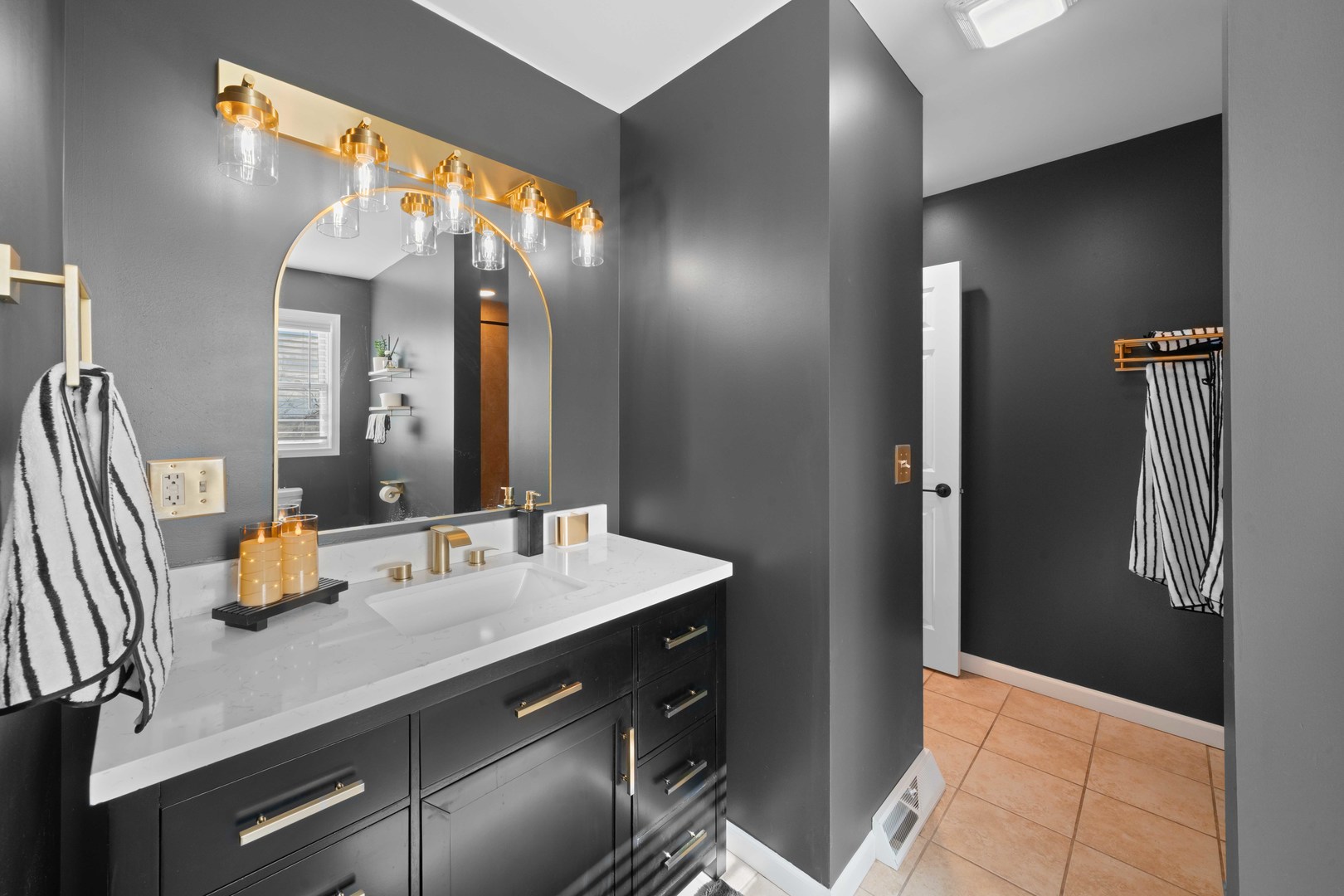 954 HOLIDAY Drive, Lake Holiday, IL 60548