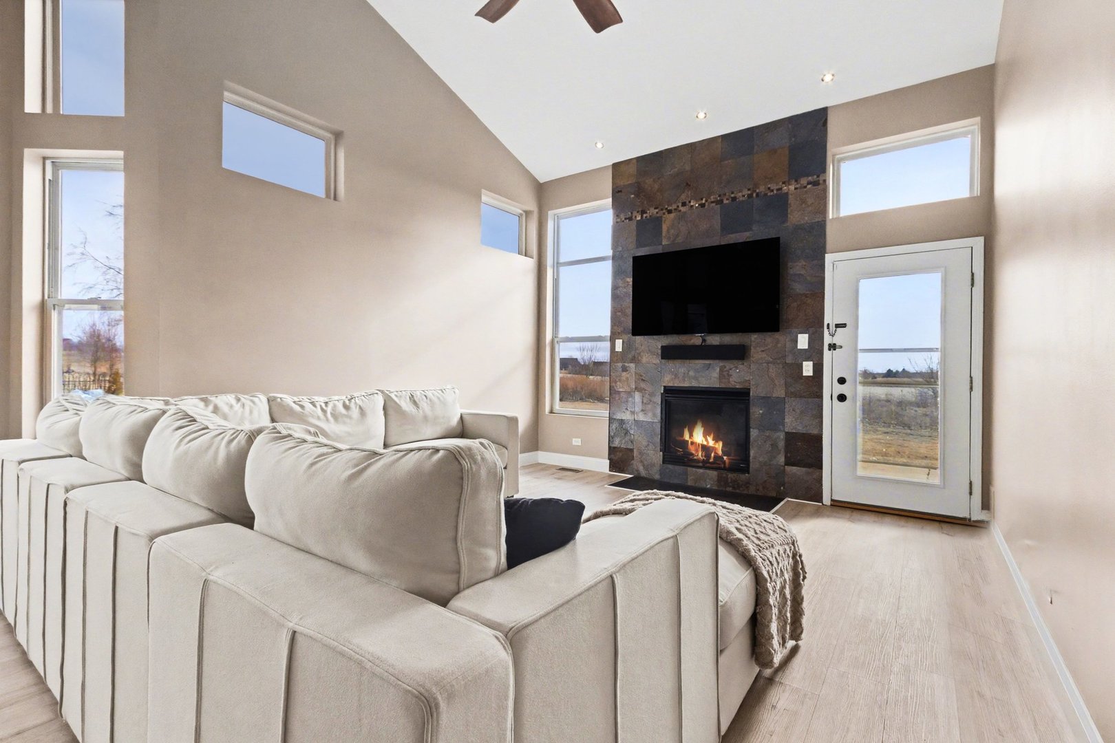 906 Bluebell Circle, Joliet, IL 60431