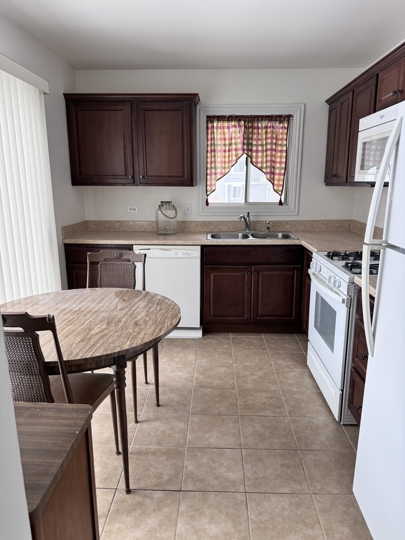 2439 Brunswick Circle #C, Woodridge, IL 60517