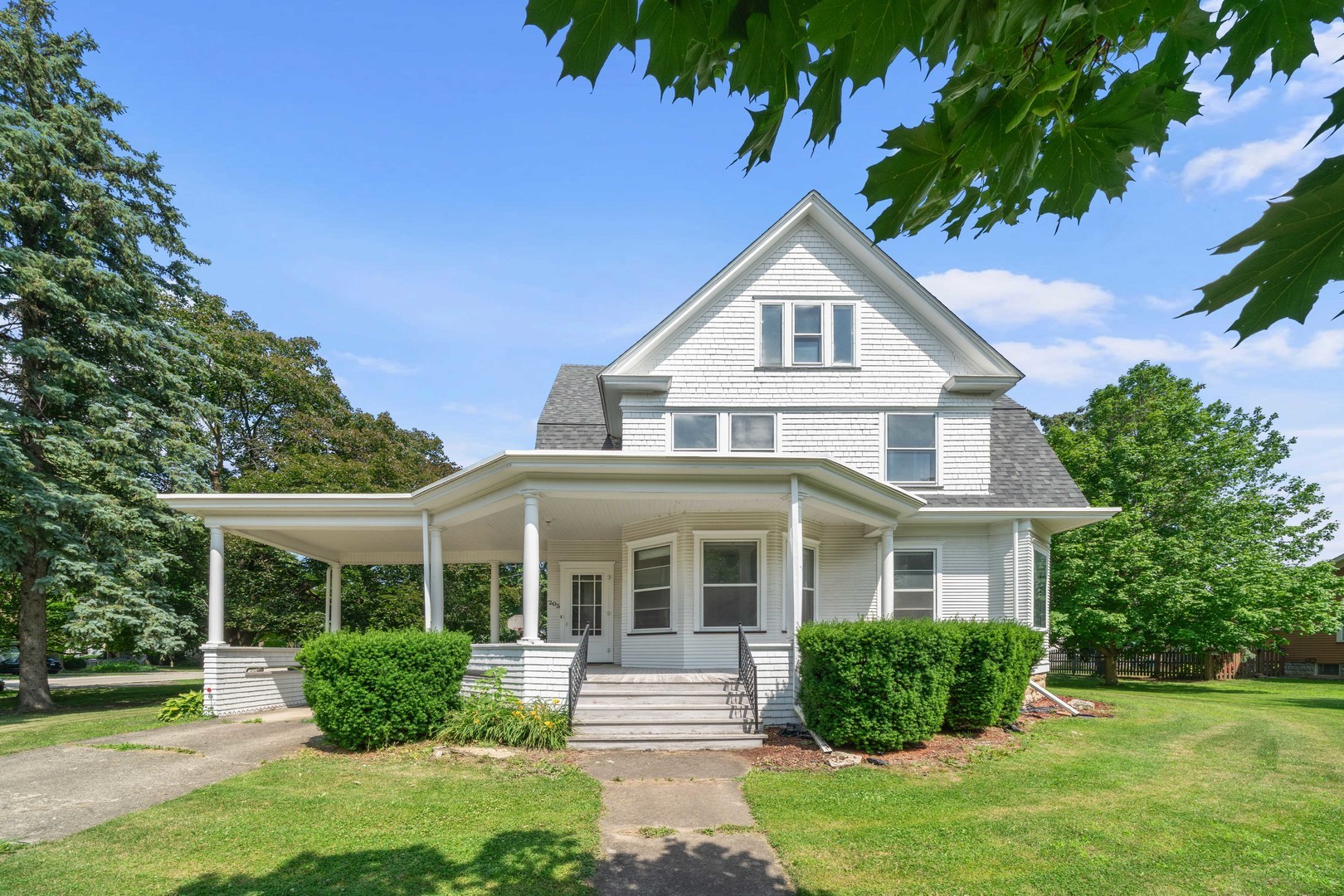 205 S Gage Street, Somonauk, IL 60552