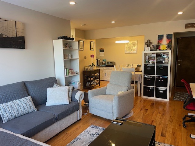 5310 N CHESTER Avenue #411, Chicago, IL 60656