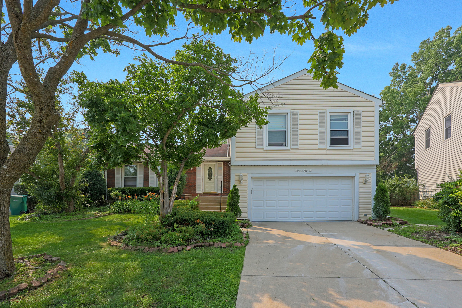 1356 Larchmont Drive, Buffalo Grove, IL 60089