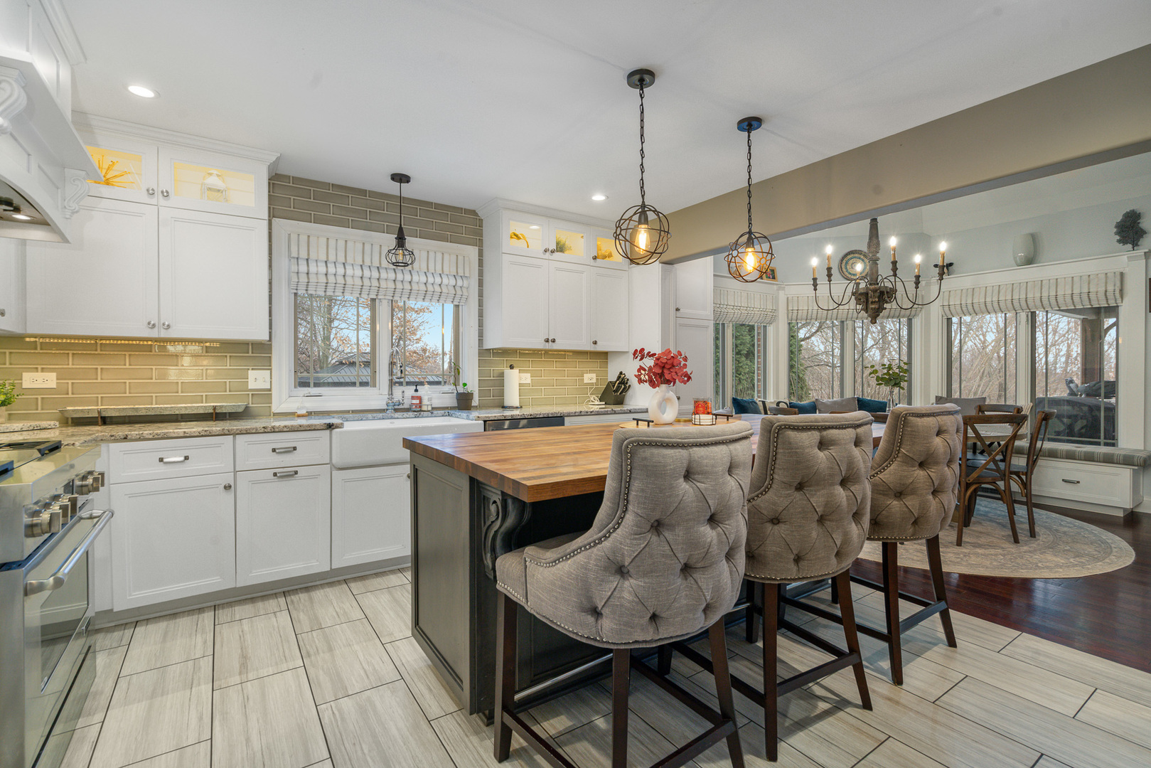 12165 W Castle Drive, Mokena, IL 60448