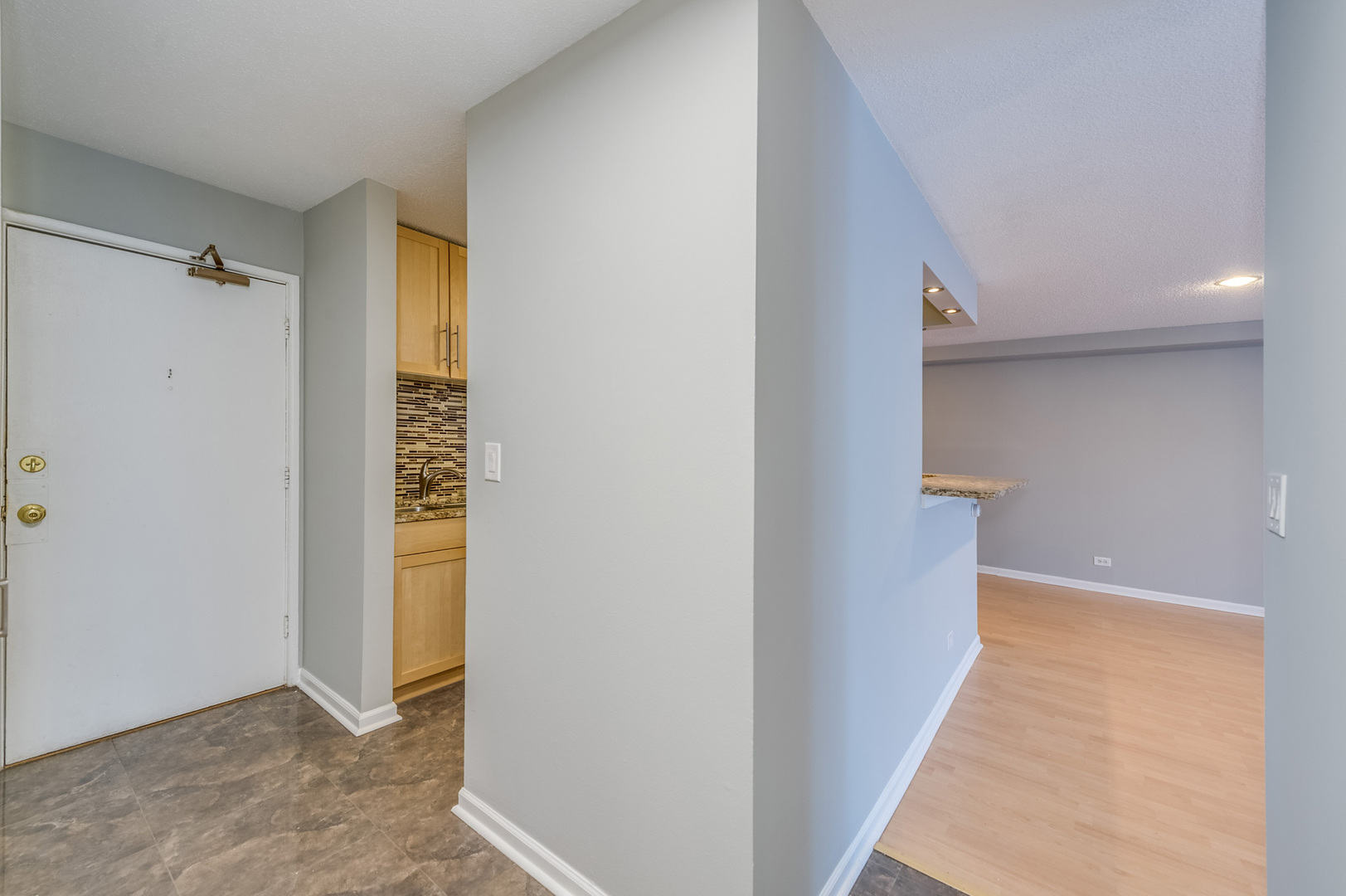 1107 S Old Wilke Road #103, Arlington Heights, IL 60005