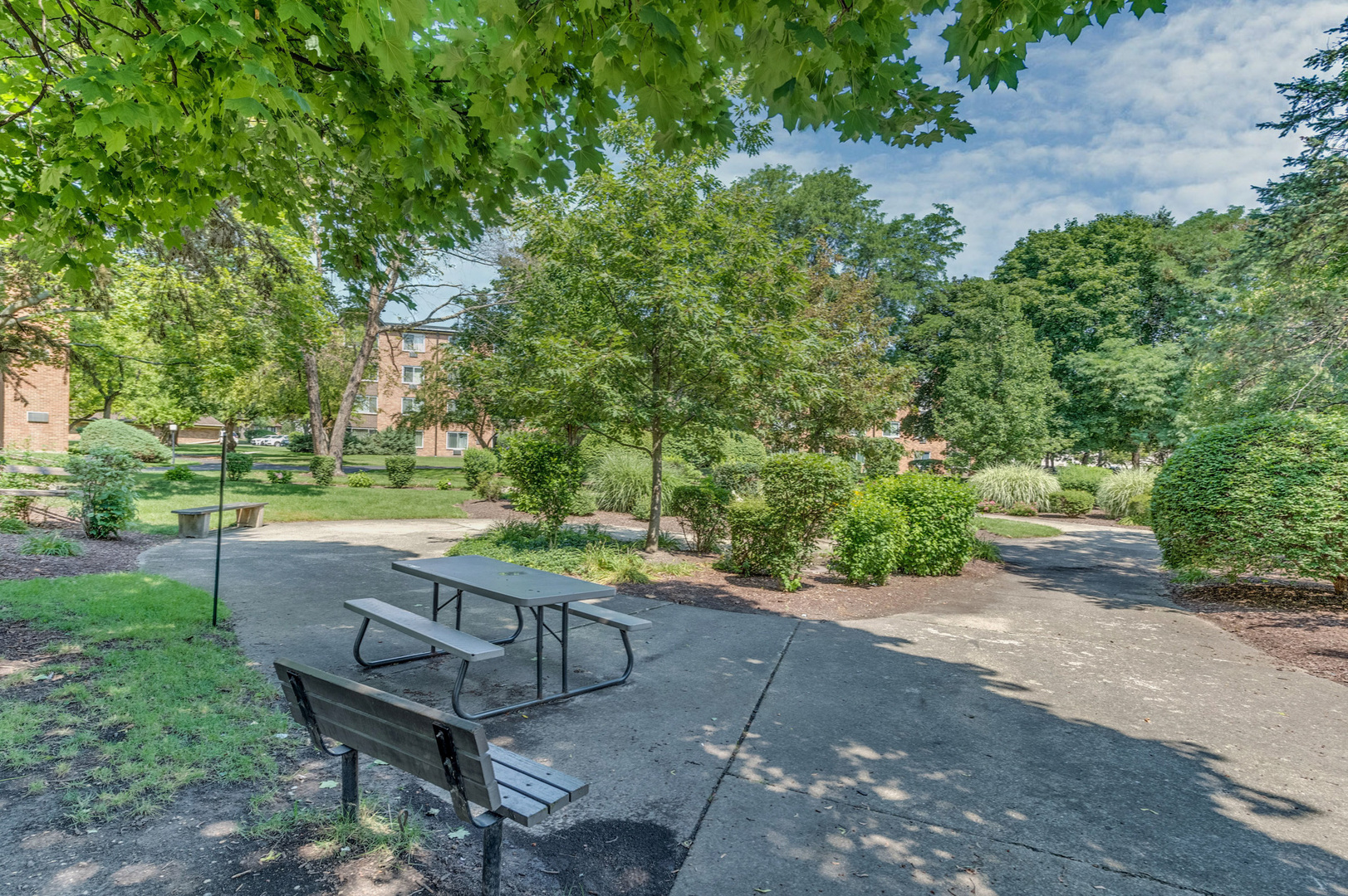 1107 S Old Wilke Road #103, Arlington Heights, IL 60005