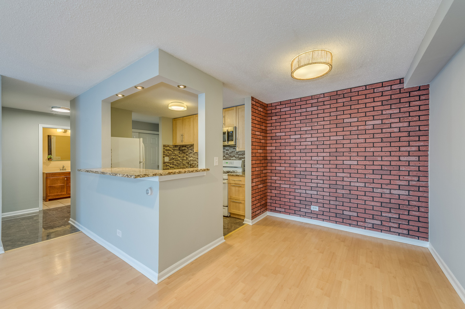 1107 S Old Wilke Road #103, Arlington Heights, IL 60005