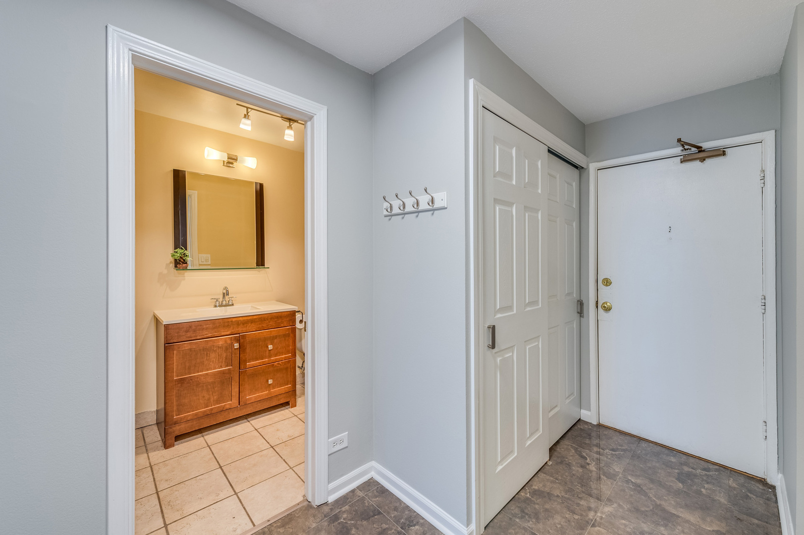 1107 S Old Wilke Road #103, Arlington Heights, IL 60005